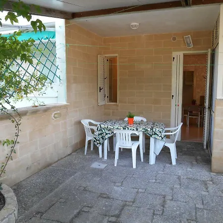 Bilocale Con Veranda Giardino Al Mare In Baia 펜션 갈리폴리