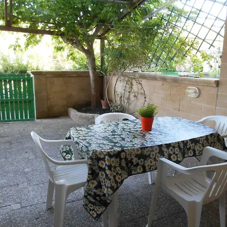 Bilocale Con Veranda Giardino Al Mare In Baia * 갈리폴리