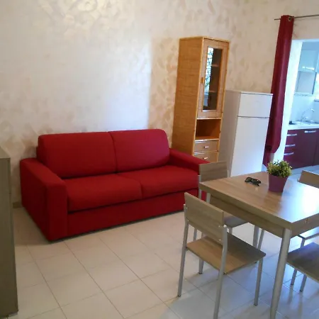 Bilocale Con Veranda Giardino Al Mare In Baia 펜션