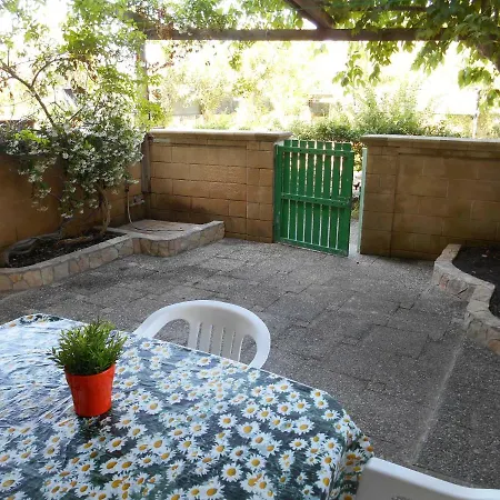 Bilocale Con Veranda Giardino Al Mare In Baia * 갈리폴리