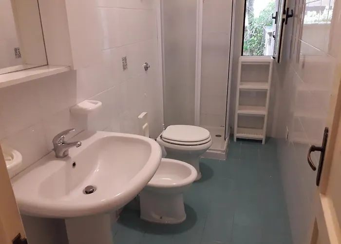 Bilocale Con Veranda Giardino Al Mare In Baia 갈리폴리